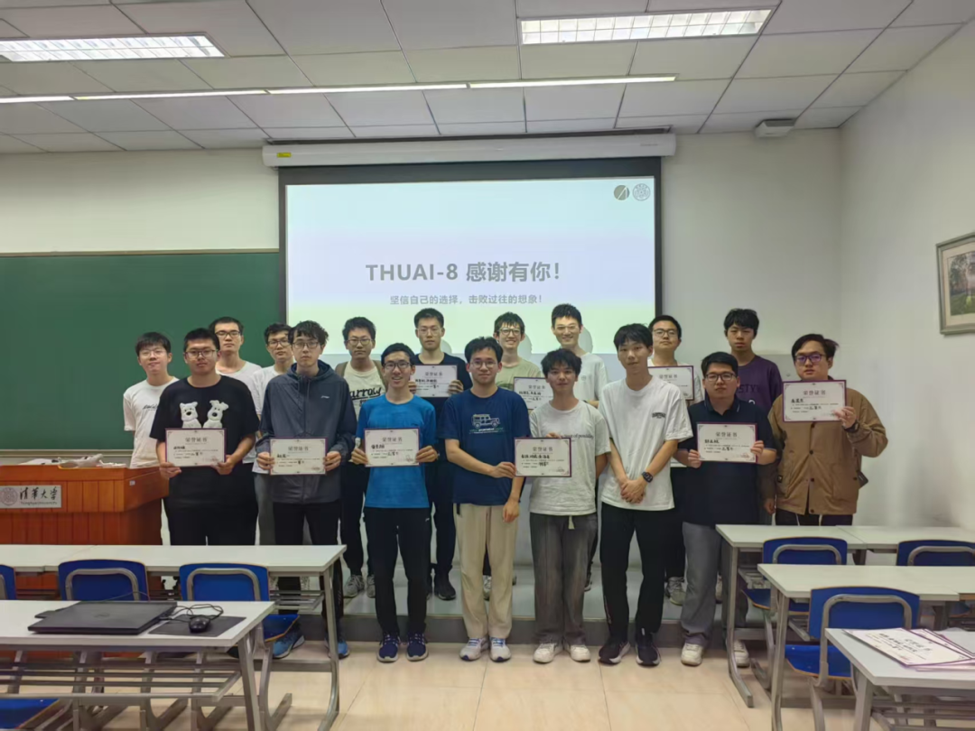 选手与工作人员合照
